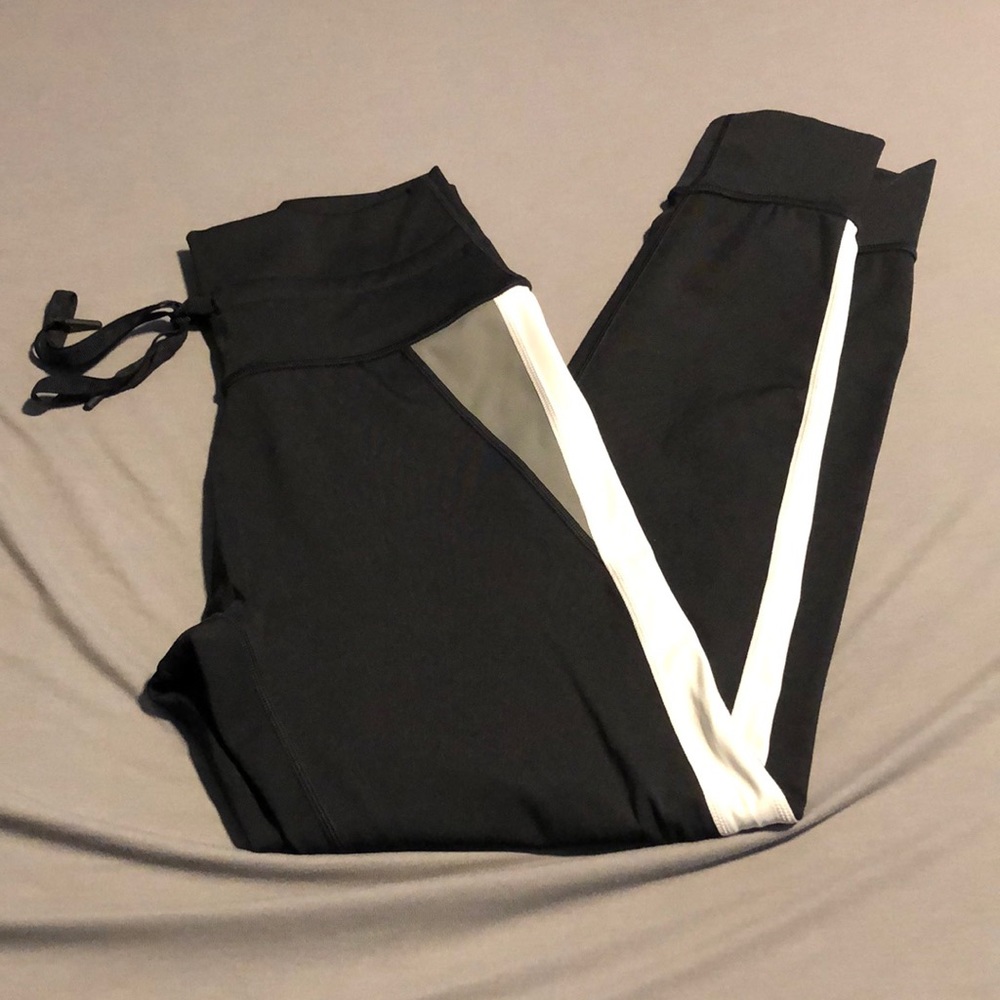 Aerie offline high rise workout / fitted joggers—never worn